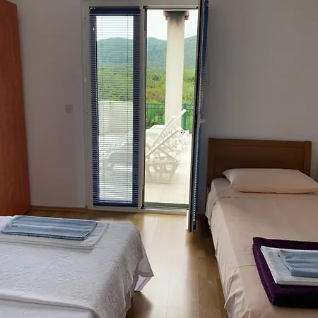 Carli Apartament *